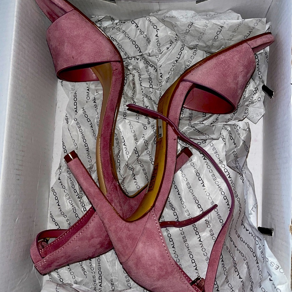 Previously loved rosy Aldo heels with box